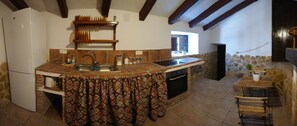 Private kitchen - La Era Ecolodge - 3 apartment complex with private pool (8-10 people) (Ventorros de San José)