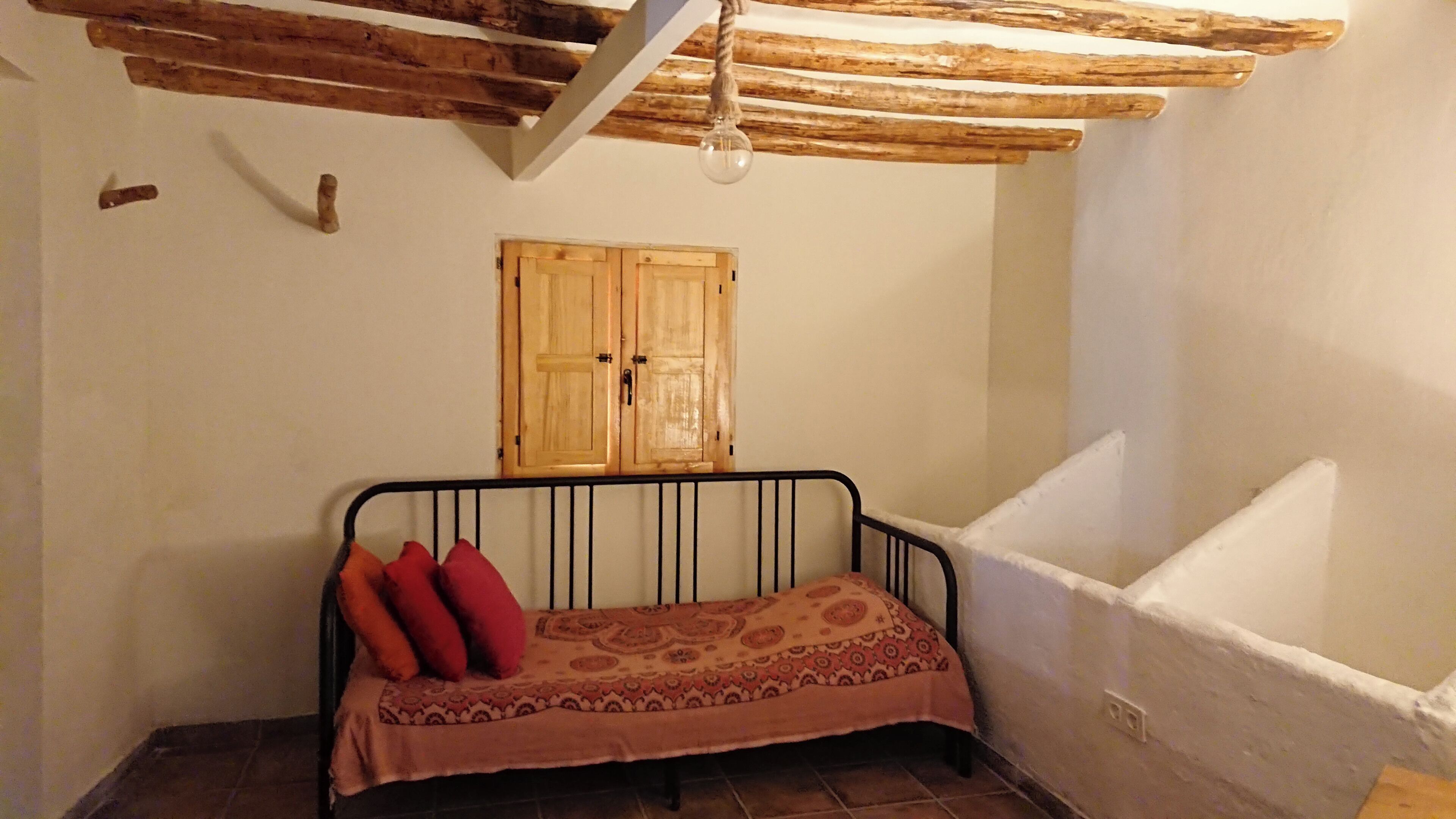 6 bedrooms, bed sheets
