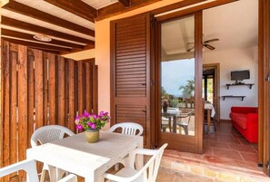 Outdoor dining - Residence with pool - Oleander Suite (Torre Pali)