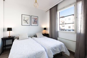 2 bedrooms, desk, iron/ironing board, travel cot - Cozy Two-Bedroom Apartment - Private Sauna & Balcony (Jyväskylä)