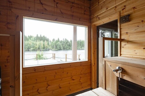 Lakefront Holiday Villa - Traditional Finnish sauna & outdoor jacuzzi