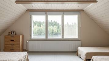 3 bedrooms, desk, travel crib, WiFi