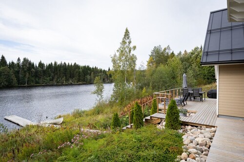 Lakefront Holiday Villa - Traditional Finnish sauna & outdoor jacuzzi