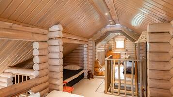 2 bedrooms, travel crib, WiFi