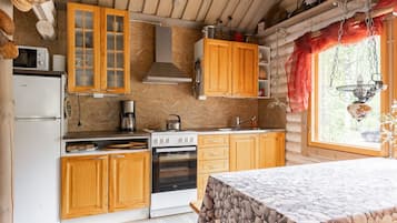 Wasserkocher mit Kaffee-/Teezubehör, Kühlschrank, Mikrowelle, Ofen