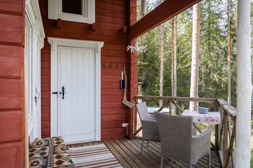 Traditional cottage with hot tub