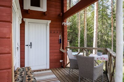 Traditional cottage with hot tub