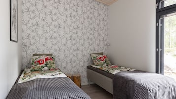 4 bedrooms, iron/ironing board, travel cot, WiFi
