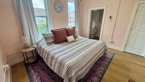 1 habitación, escritorio, tabla de planchar con plancha y wifi 