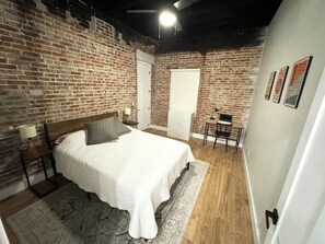 2 bedrooms, desk, iron/ironing board, WiFi