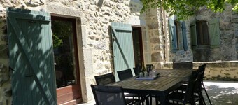 Natural stone house "La Maison d'Anna Thémé" in the south of France for up to 12 people.
