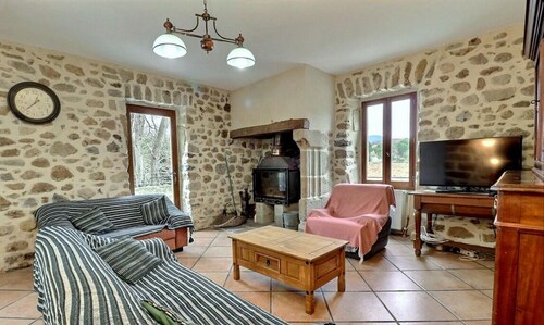 Natural stone house "La Maison d'Anna Thém é" in the south of France for up to 12 people.