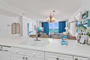 Interior - 🌊Beachfront | FREE Beach Svc | Pool + Hot Tub | Island Princess 406🌊 (Fort Walton Beach)