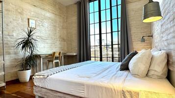 Escrivaninha, Wi-Fi de cortesia, roupa de cama