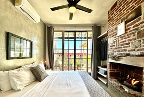 Desk, free WiFi, bed sheets - TS2 King in Todos Santos (Todos Santos)