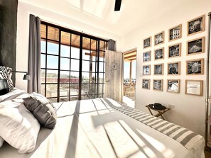 Desk, free WiFi, bed sheets - TS6 King in Todos Santos (Todos Santos)