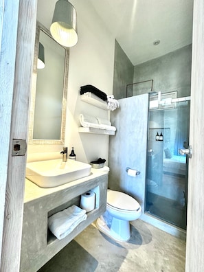 Shower, hair dryer, towels - TS - 3 rooms | King in Todos Santos (Todos Santos)