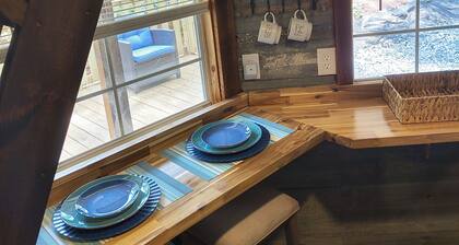 The Moose Lodge, located on Lake Hartwell, in Townville SC. Sleeps 6 guest.
