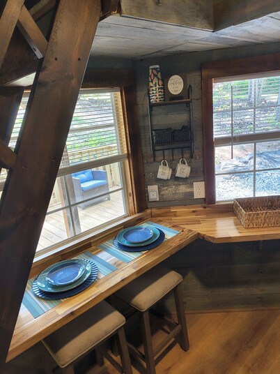 The Moose Lodge, located on Lake Hartwell, in Townville SC. Sleeps 6 guest.