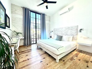 Desk, free WiFi, bed sheets - TS5 King in Todos Santos (Todos Santos)