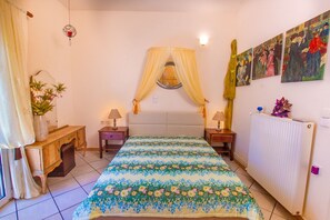 บ้านพัก, สูบบุหรี่ได้ | 2 ห้องนอน, โต๊ะทำงาน