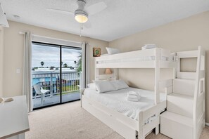 2 bedrooms, iron/ironing board, WiFi - Sunrays Anchor by Duncan Real Estate (Holmes Beach)