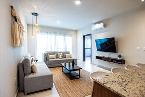 TV - Spacious 3BR w/ Private Balcony | Resort Amenities (Playa del Carmen)