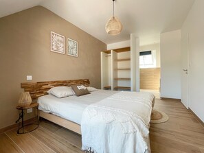 6 habitaciones, tabla de planchar con plancha, wifi y ropa de cama 