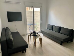 Living area - Charming nest in enjoyable Athina, centrally located with cool AC breeze! (Athina)