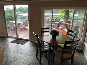 Dining - No Steps, No Stress! Just lake life at it's best in a quiet cove (Gravois Mills)