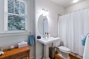 Shower - Eastport 4 Bedroom Spacious Gem on Jefferson (Annapolis)