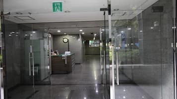 Basic Apartment, City View | Lobby