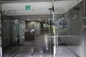 Basic Apartment, City View | Lobby - Weve house (Gangnam-gu)