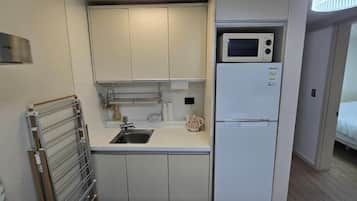 Apartment, City View | Private kitchen