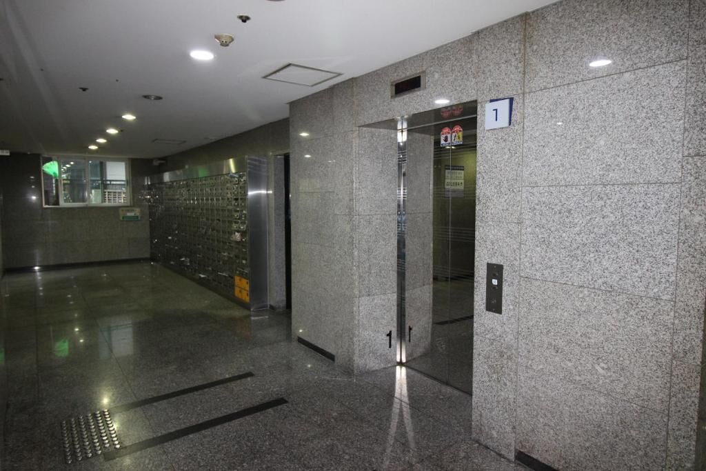 베이직 아파트, 시내 전망 | 내부