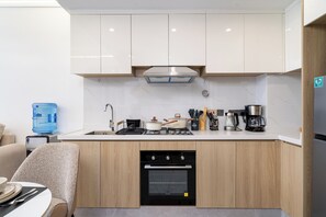 Fridge, microwave, oven, stovetop - Casa Inikas-Elegant 1 bedroom at Riara One Junction Mall (nairobi)