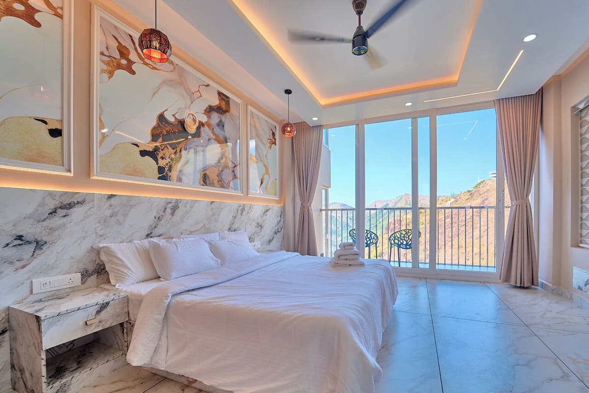 Deluxe Room, Balcony, Hill View