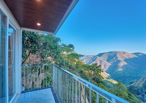 2 Bedroom Apartment - Hill Breeze Resort by VOYE HOMES (Vagamon)