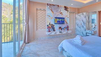 Deluxe-rum - balkong - utsikt mot bergen