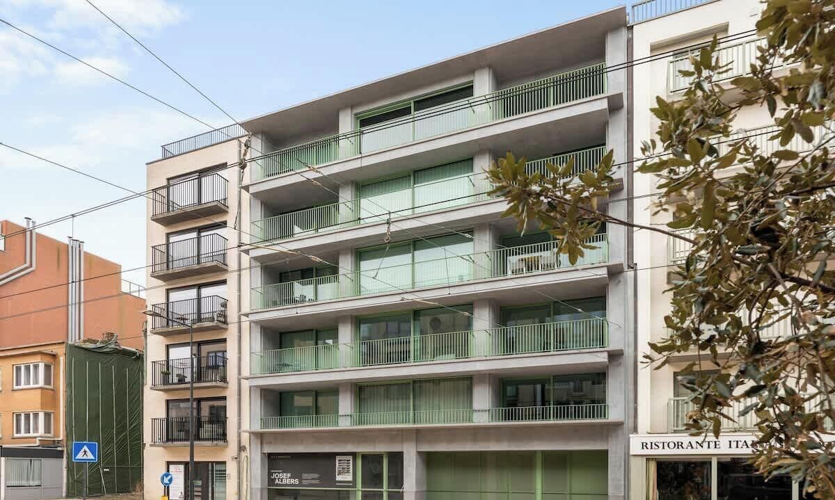 A multi-story building with balconies, a restaurant on the ground floor, and a sign for a restaurant named 'Ristorante Italia.'