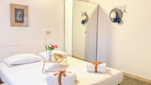 Iron/ironing board, free WiFi, bed sheets - Cà 4 nevodi Emily by Ca-Sa Check (Chioggia)