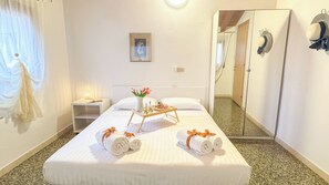 Iron/ironing board, free WiFi, bed sheets - Cà 4 nevodi Emily by Ca-Sa Check (Chioggia)