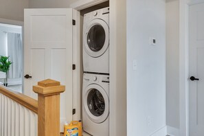 Interior - {NEW} Green Gem:Rooftop, Hot Tub, Arcade Games, Pool Table, Near Broadway - B (Nashville)