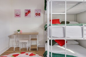 4 slaapkamers, een strijkplank/strijkijzer, wifi, beddengoed
