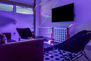 Interior - {NEW} Green Gem:Rooftop, Hot Tub, Arcade Games, Pool Table, Near Broadway - B (Nashville)