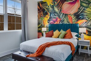 Room - {NEW} Green Gem:Rooftop, Hot Tub, Arcade Games, Pool Table, Near Broadway - B (Nashville)