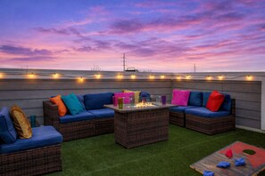 Terrace/patio - {NEW} Green Gem:Rooftop, Hot Tub, Arcade Games, Pool Table, Near Broadway - B (Nashville)