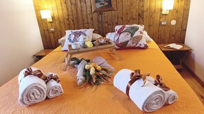 3 bedrooms, bed sheets