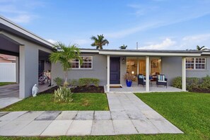 Exterior - Coastal Retreat Near the Beach | sleeps 10 (Deerfield Beach)
