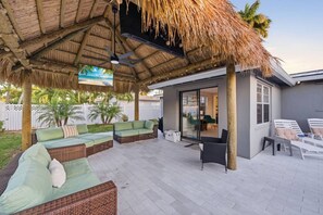 Terrace/patio - Coastal Retreat Near the Beach | sleeps 10 (Deerfield Beach)